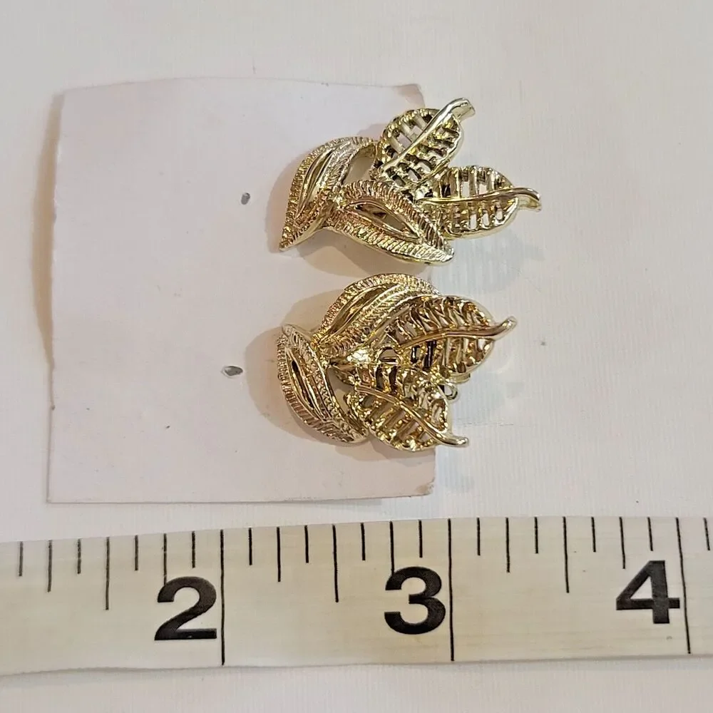 Vintage 80s Gold Tone Corn Flower Leaf Autumn Fall Clip On Earrings